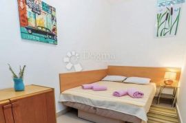 Apartman s okućnicom blizu mora, Dobrinj, Wohnung