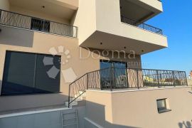 VODICE STAN U KUĆI NA ATRAKTIVNOJ LOKACIJI SA PREKRASNIM POGLEDOM S1, Vodice, Casa