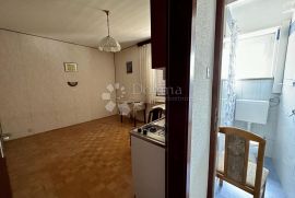 Kuća sa 11 apartmana 300m od mora, Crikvenica, Ev