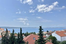 Kuća sa 11 apartmana 300m od mora, Crikvenica, Ev