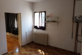 Kuća katnica za prodaju,180 m²,plac 6 670 m²,Darda, Darda, Casa