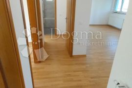 PRILIKA! Novogradnja Zaprešić 2000€/m2 (garaža,vrt,parking), Zaprešić, شقة