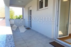 PRILIKA! Novogradnja Zaprešić 2000€/m2 (garaža,vrt,parking), Zaprešić, شقة