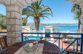 Villa prvi red uz more - TROGIR, Trogir, House