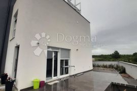 Prekrasan dvoetažni stan u Vrsima, Vrsi, Appartment