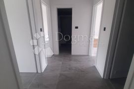 Prekrasan dvoetažni stan u Vrsima, Vrsi, Appartment