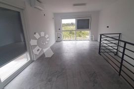 Prekrasan dvoetažni stan u Vrsima, Vrsi, Appartement