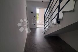 Prekrasan dvoetažni stan u Vrsima, Vrsi, Appartment