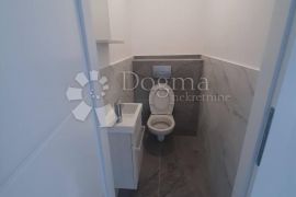 Prostran dvoetažni stan Vrsi, Vrsi, Appartment