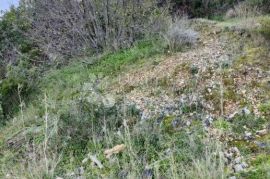 Zemljište sa pogledom od kojeg zastaje dah, Vis, Land