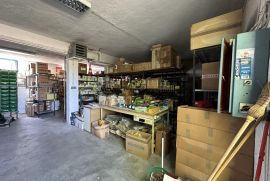 Matulji-poslovni prostor 400m2 sa 680 m2okućnice, Matulji, Gewerbeimmobilie