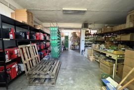 Matulji-poslovni prostor 400m2 sa 680 m2okućnice, Matulji, Gewerbeimmobilie