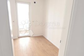 Moderan trosobni stan 50 metara od mora!, Vir, Appartment