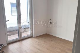 Moderan trosobni stan 50 metara od mora!, Vir, Appartment