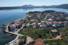 RASLINA (ŠIBENIK)-GRAĐEVINSKO ZEMLJIŠTE PRVI RED, Šibenik - Okolica, Arazi