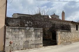 KUĆA U STAROGRADSKOJ JEZGRI, Sveti Lovreč, Maison