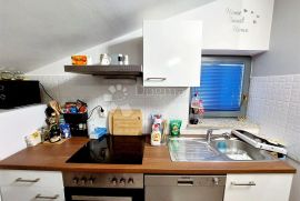 2 APARTMANA SA POGLEDOM NA MORE, 200 METARA OD MORA, Malinska-Dubašnica, Διαμέρισμα