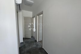 PRILIKA!! Novogradnja 82m2 sa bazenom, Novi Vinodolski, Wohnung