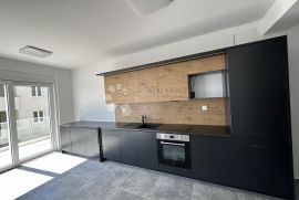 PRILIKA!! Novogradnja 82m2 sa bazenom, Novi Vinodolski, Appartamento