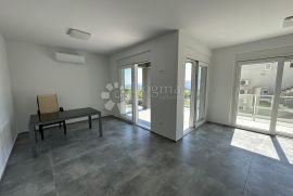 PRILIKA!! Novogradnja 82m2 sa bazenom, Novi Vinodolski, Flat