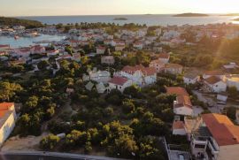 Veliko zemljište u Rogoznici sa kućom, Rogoznica, أرض