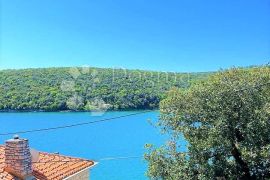 RIJETKOST NA TRŽIŠTU, KUĆA 20 KORAKA OD PLAŽE!, Marčana, Famiglia