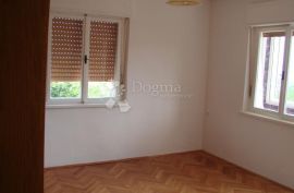 SAMOSTOJEĆA KUĆA 164m2 - 2 STANA - OKUĆNICA 1250 m2, Rijeka, House