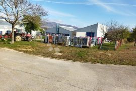 PRILIKA! 1861m2 gradjevina + 21 000m2 zemljišta!, Obrovac, Propiedad comercial