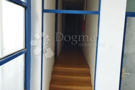 PRILIKA! 1861m2 gradjevina + 21 000m2 zemljišta!, Obrovac, Propriedade comercial