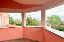 VELIKA KUĆA 647 m2 (prizemlje + kat + mansarda), Labin, House