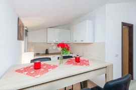 Istra - kuća s 5 apartmana u blizini Poreča, Poreč, Famiglia