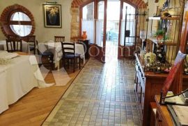 Boutique hotel s bazenom i restoranom na odličnoj poziciji, Umag, Ticari emlak