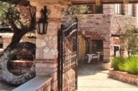 Boutique hotel s bazenom i restoranom na odličnoj poziciji, Umag, Ticari emlak