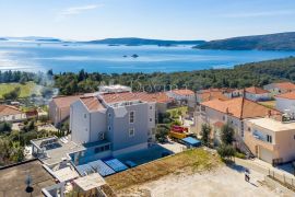 TROGIR-SEGET DONJI VIŠESTAMBENI OBJEKT !!!, Seget, Casa