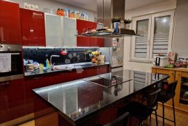 ŠKURINJE STAN 110M2 3S+DB, Rijeka, Flat