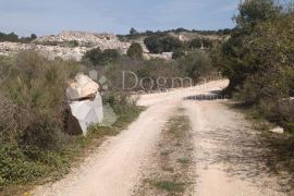 IZVRSNA POSLOVNA PRILIKA - EKSPLOATACIJSKO POLJE NA BRAČU, Nerežišća, Земля