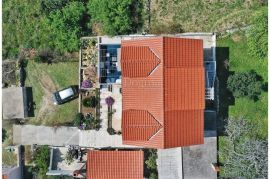 BOL - APARTMANSKA KUĆA 200m OD MORA, Bol, Kuća