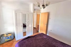 72 m2 NA SVEGA 60 m OD MORA SA TERASOM!, Cres, Apartamento