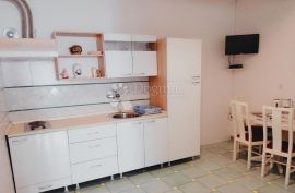 Kantrida, prizemlje etaža sa dva namještena apartmana, Rijeka, Appartamento