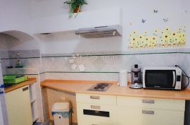 Kantrida, prizemlje etaža sa dva namještena apartmana, Rijeka, Appartamento