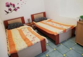 Kantrida, prizemlje etaža sa dva namještena apartmana, Rijeka, Appartamento