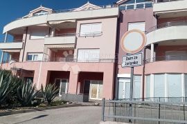 VODICE – POSLOVNI PROSTOR ZA AUTOMAT CLUB ILI DRUGE DJELATNOSTI, Vodice, العقارات التجارية