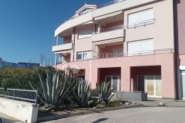 VODICE – POSLOVNI PROSTOR ZA AUTOMAT CLUB ILI DRUGE DJELATNOSTI, Vodice, العقارات التجارية