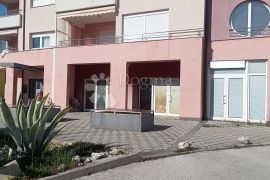 VODICE – POSLOVNI PROSTOR ZA AUTOMAT CLUB ILI DRUGE DJELATNOSTI, Vodice, العقارات التجارية