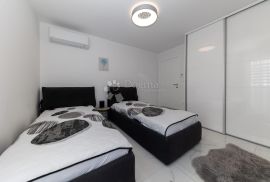 LUKSUZNA novogradnja Crikvenica 30m od mora, Crikvenica, Appartment