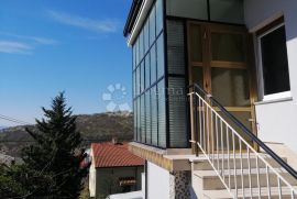 Škurinje - lijepa etaža sa garažom i pogledom, Rijeka, Appartement