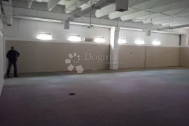 Prostran poslovni prostor 1100m2 PULA, Pula, Propriedade comercial