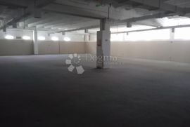 Prostran poslovni prostor 1100m2 PULA, Pula, Propriedade comercial