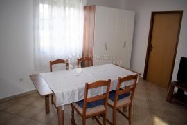 KUĆA SA 4 APARTMANA 400 m OD MORA, Vodnjan, Ev