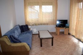 KUĆA SA 4 APARTMANA 400 m OD MORA, Vodnjan, Ev